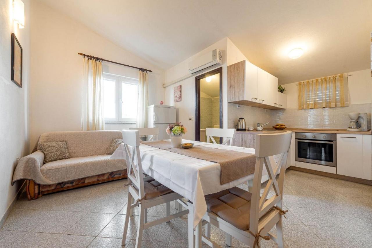 Family Friendly Seaside Apartments Kozino, Zadar - 5749 Petrcane Exterior photo