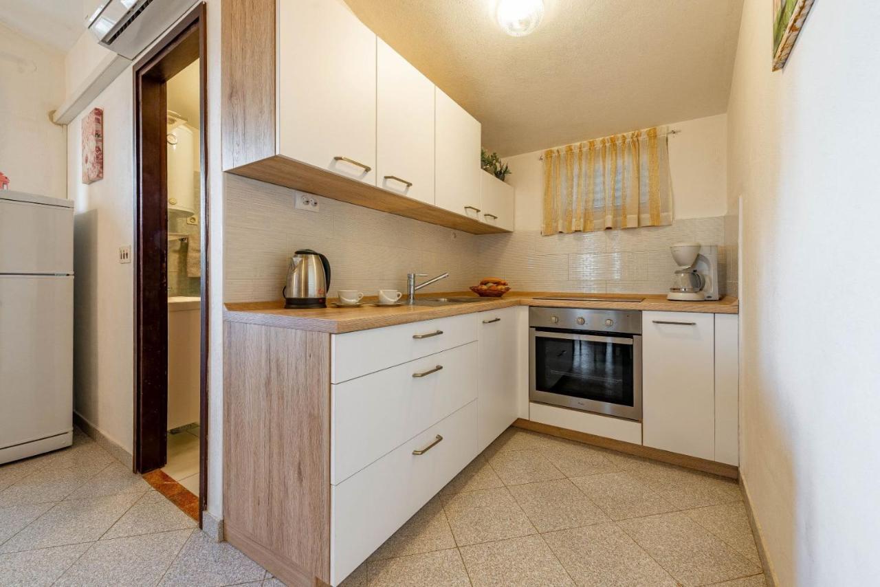 Family Friendly Seaside Apartments Kozino, Zadar - 5749 Petrcane Exterior photo