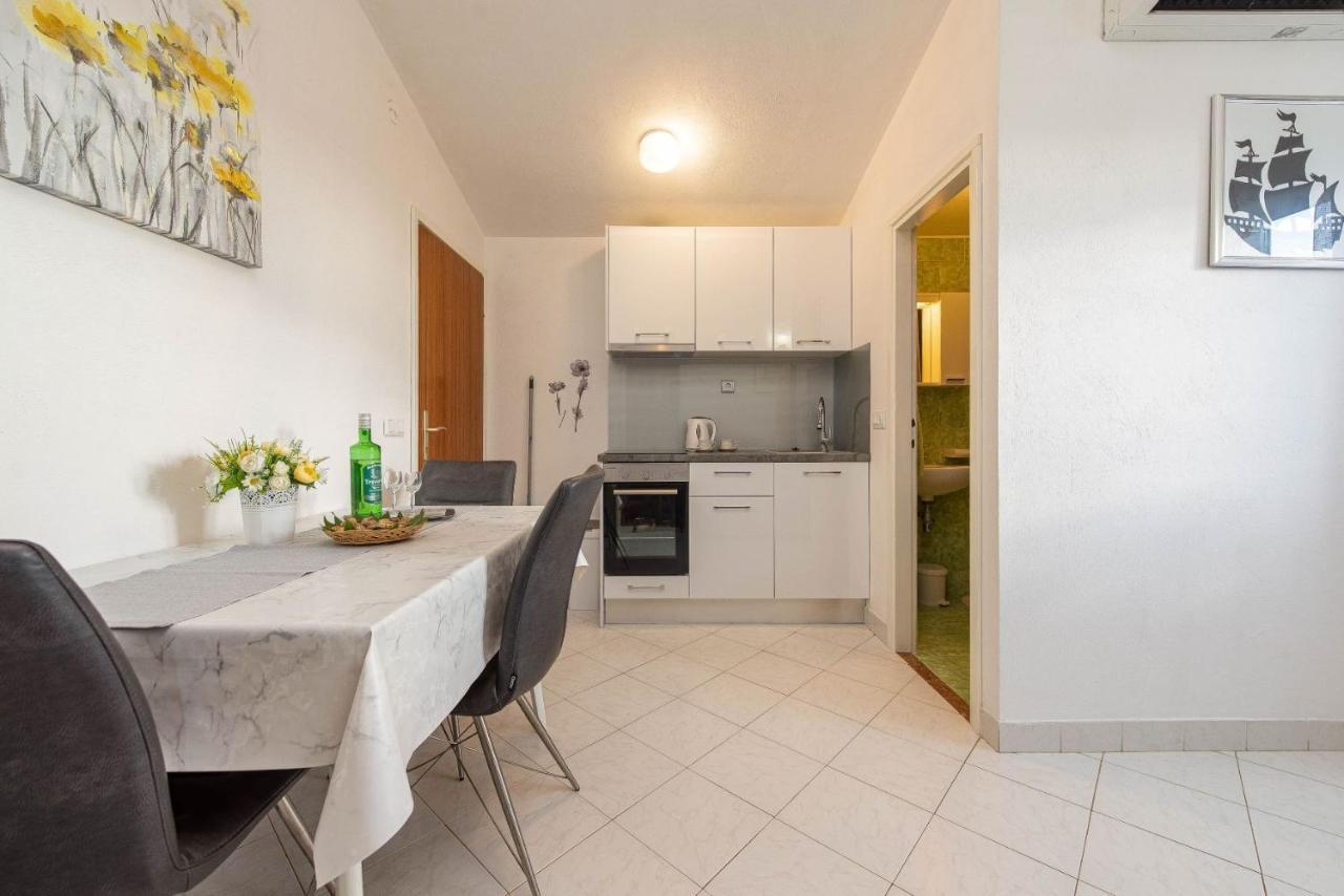 Family Friendly Seaside Apartments Kozino, Zadar - 5749 Petrcane Exterior photo